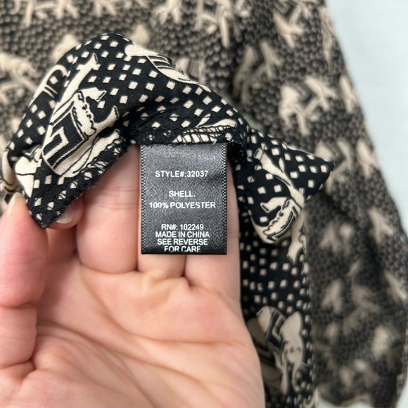 Pixley Women’s Top Size Small Elephant Novelty Print Lightweight Work Office - Picture 3 of 10